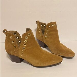 Sam Edelman Tan Ankle Boots with Metallic Eyelets and Pointed Toe